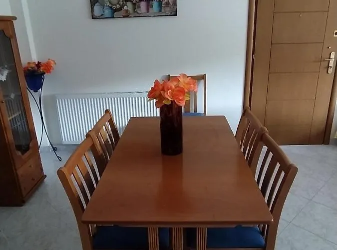στην πόλη * Metamorfosi (Sithonia)